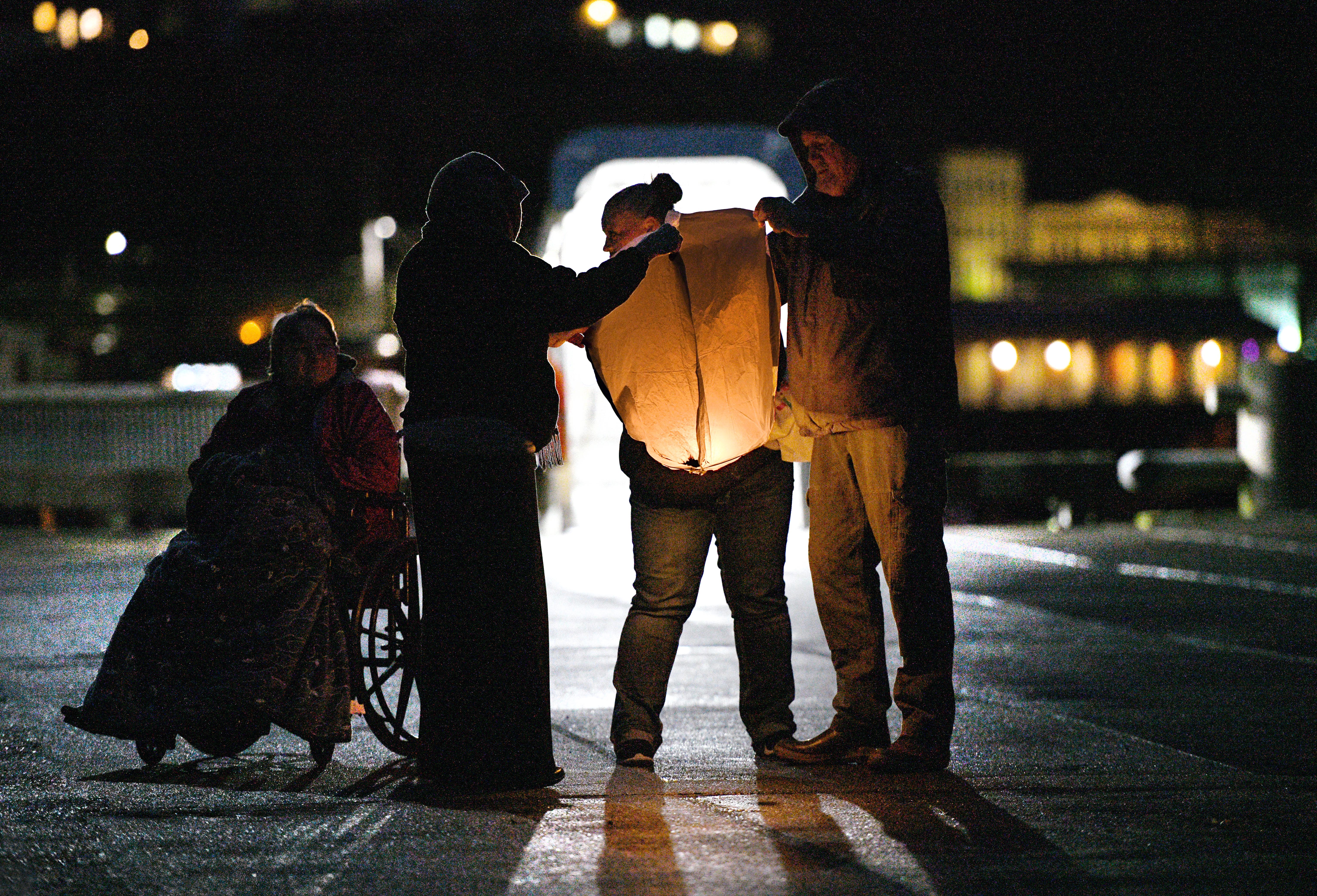 Sky lantern memorial 133122 02
